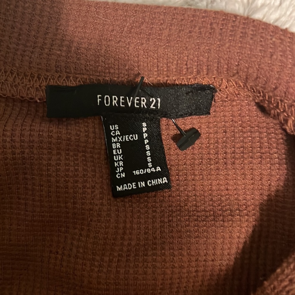 Forever 21 cropped long sleeve - Picture 2 of 2